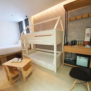 Hotel Clover 769 North Bridge Road ****